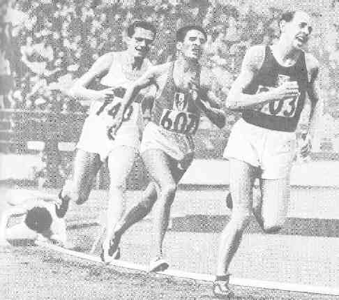 Finale du 5000 m des JO de 1952 (Zatopek - Mimou - Shade, à terre Chataway)